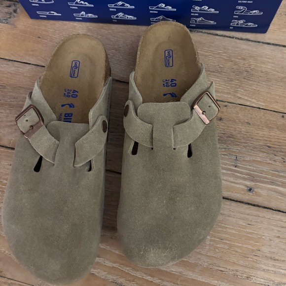 Birkenstock Shoes - New in Box Women’s Birkenstock Boston Clogs Taupe Soft Bed SZ 40